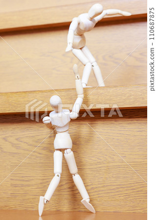 A drawing doll that helps drawing dolls who are in trouble A drawing doll that helps drawing dolls who are in trouble 110687875