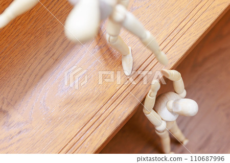 A drawing doll that helps drawing dolls who are in trouble A drawing doll that helps drawing dolls who are in trouble 110687996