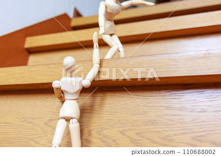 A drawing doll that helps drawing dolls who are in trouble A drawing doll that helps drawing dolls who are in trouble 110688002