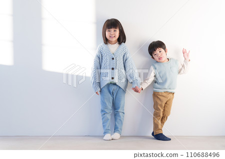 微笑的孩子(兄弟姊妹、家人、家人) 微笑的孩子(兄弟姊妹、家人、家人) 110688496