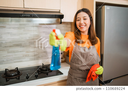 happy asian woman getting ready to clean the house happy asian woman getting ready to clean the house 110689224