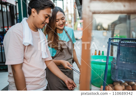 asian male and woman selling indonesian fried rice asian male and woman selling indonesian fried rice 110689342