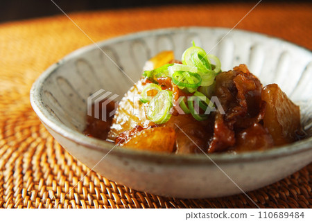 Pork belly and radish Pork belly and radish 110689484