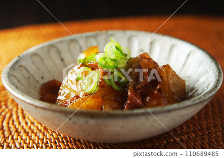 Pork belly and radish Pork belly and radish 110689485