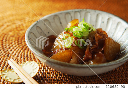 Pork belly and radish Pork belly and radish 110689490