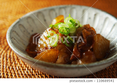 Pork belly and radish 110689541