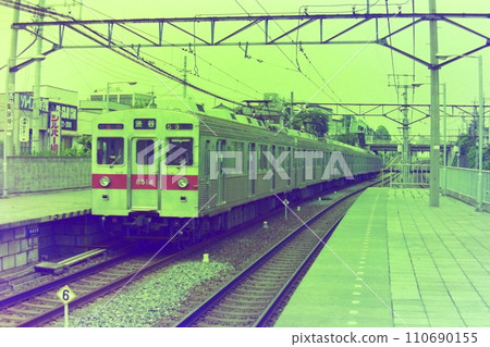昭和時代(1976年8月1日)新玉川線開通前,運行於田園調布站與東橫線之間的東急8500系列、8514等6輛汽車 昭和時代(1976年8月1日)新玉川線開通前,運行於田園調布站與東橫線之間的東急8500系列、8514等6輛汽車 110690155