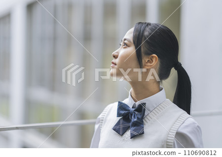 女高中生簡介攝影合作：有明教育藝術專門學校 110690812