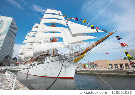 帆船日本丸全帆展帆&全船裝飾 110691028