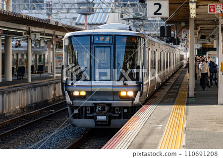 白天非尖峰時段鐵路影像 110691208