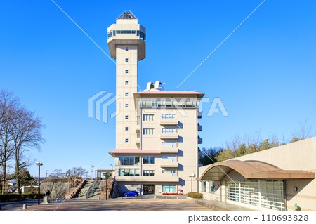 尾張旭市、天空朝日晴空萬裡 110693828