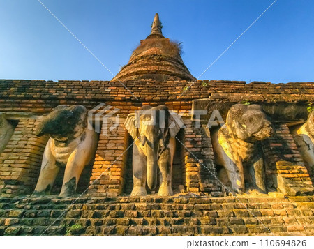 Wat Chang Lom at Sukhothai historic park, Thailand 110694826