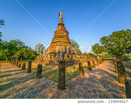Wat Chang Lom at Sukhothai historic park, Thailand 110694827