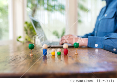 family, doll, miniature 110695514