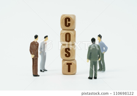 On a white background, figures of businessmen and wooden cubes with the inscription - COST On a white background, figures of businessmen and wooden cubes with the inscription - COST 110698122