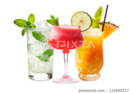 Set and collection of classic alcohol cocktails or mocktail isolated on white background with fresh summer fruits Set and collection of classic alcohol cocktails or mocktail isolated on white background with fresh summer fruits 110699337