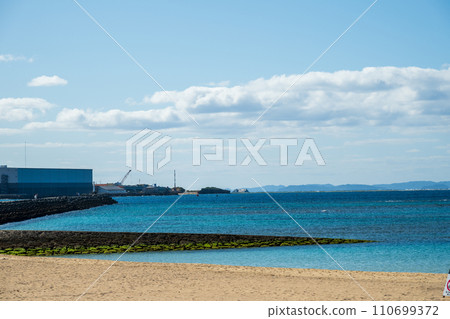 日本沖繩縣非常美麗的海景 日本沖繩縣非常美麗的海景 110699372
