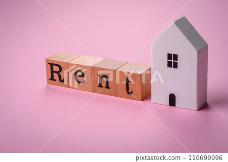 Small wooden house and the inscription for rent. Concept for sale, rental of real estate for a family 110699996