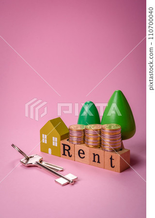 Small wooden house and the inscription for rent. Concept for sale, rental of real estate for a family 110700040