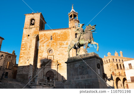 Pizarro statue and Plaza Mayor Square in Trujillo, Spain 110701198