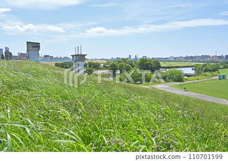 Kawaguchi Walk, Sanryo Water Gate, Arakawa Bank, Kawaguchi City Kawaguchi Walk, Sanryo Water Gate, Arakawa Bank, Kawaguchi City 110701599