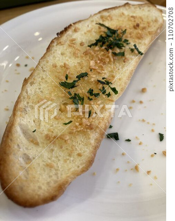 在餐廳吃的“大蒜吐司” 在餐廳吃的“大蒜吐司” 110702708