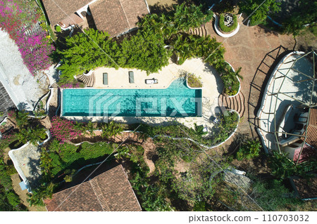 Long swimming pool Long swimming pool 110703032
