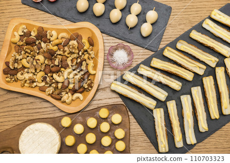 various types of smoked dishes 110703323