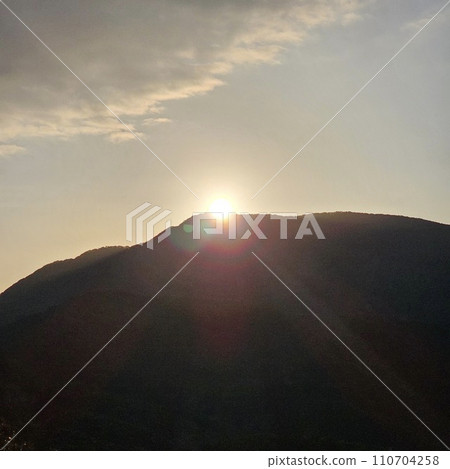 The morning sun rising from the mountaintop The morning sun rising from the mountaintop 110704258