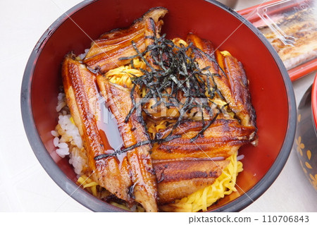 路邊車站淡路的「烤海鰻蓋飯」 110706843