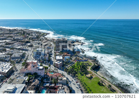 Aerial view of the La Jolla coastline, California, USA 110707621