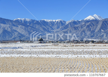冬天安曇野和北阿爾卑斯山 冬天安曇野和北阿爾卑斯山 110707667