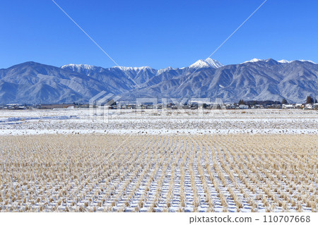 冬天安曇野和北阿爾卑斯山 冬天安曇野和北阿爾卑斯山 110707668
