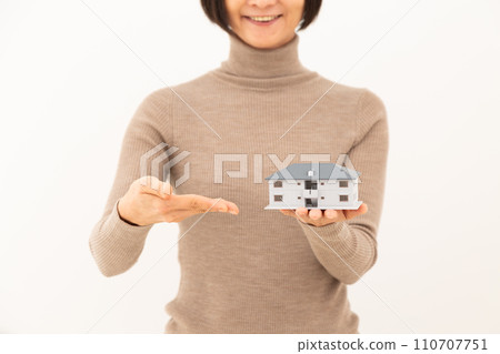 Middle woman with a model of a condominium Middle woman with a model of a condominium 110707751
