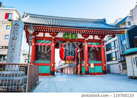 東京淺草寺雷門清晨的風景 110708110