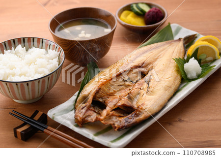 打開鯖魚鯖魚，乾燥過夜 110708985