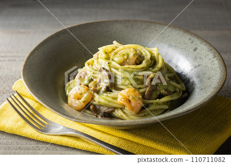 Genovese with shrimp and mushrooms 110711082