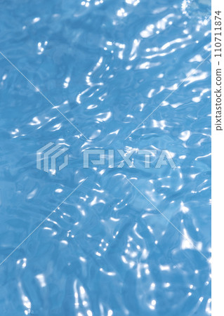 波光粼粼的水面特寫 波光粼粼的水面特寫 110711874