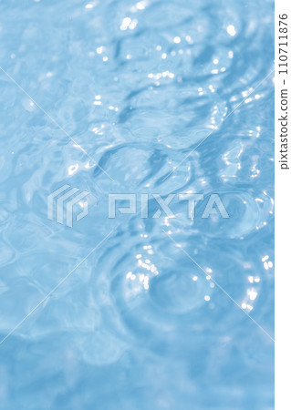 波光粼粼的水面特寫 波光粼粼的水面特寫 110711876