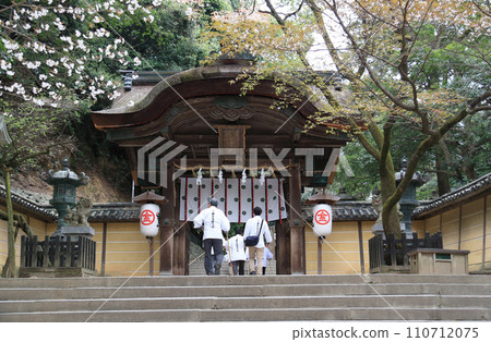 參拜金比羅神社和劍金門的朝聖者 參拜金比羅神社和劍金門的朝聖者 110712075