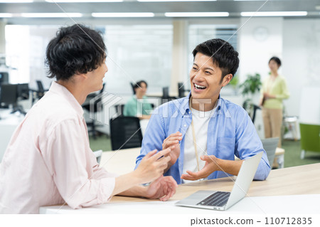 middle-aged man working in the office 110712835