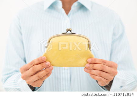Middle-aged woman with a purse Middle-aged woman with a purse 110712934