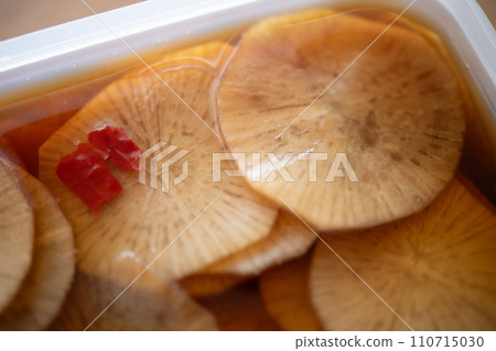 Radish pickled in soy sauce Radish pickled in soy sauce 110715030