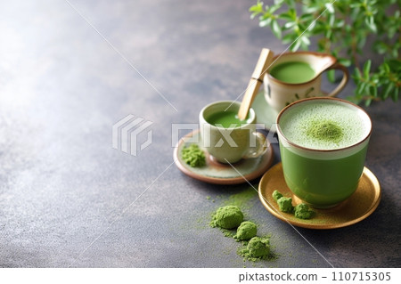 Traditional matcha set placed on a textured surface 110715305