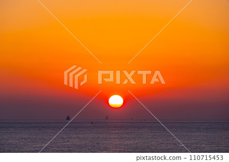太陽落在地平線上 太陽落在地平線上 110715453