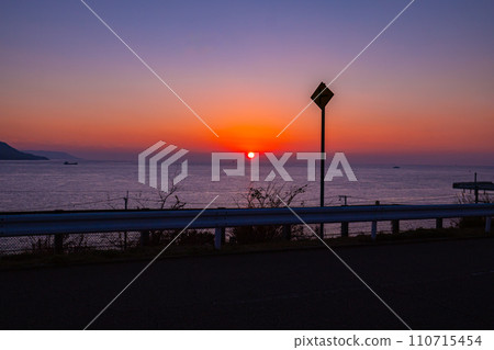 太陽落在地平線上 太陽落在地平線上 110715454