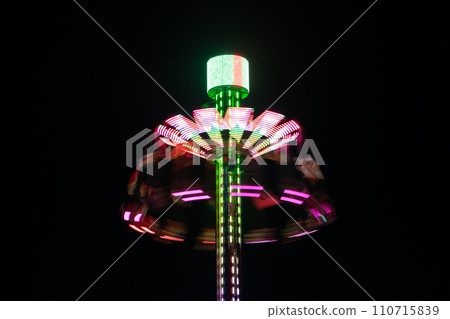 carousel roundabout, swinging turning around carousel roundabout, swinging turning around 110715839