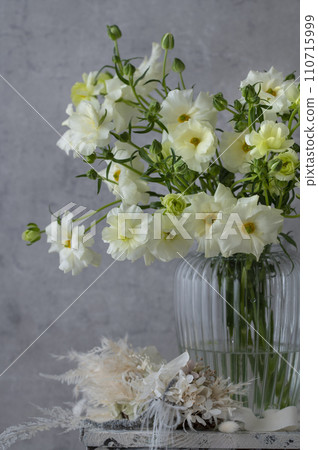 毛茛屬休閒褲和乾燥花花環 110715999