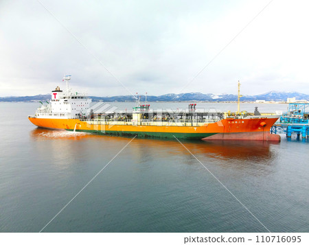 Photographing a cargo ship handling cargo at Hakodate Port in Hakodate City, Hokkaido in winter Photographing a cargo ship handling cargo at Hakodate Port in Hakodate City, Hokkaido in winter 110716095