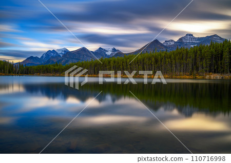 Sunset over Herbert Lake in Banff National Park, Alberta, Canada 110716998